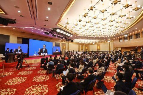 李克強(qiáng)：今年政府支出更多向民生領(lǐng)域傾斜，特別是義務(wù)教育和基本醫(yī)療